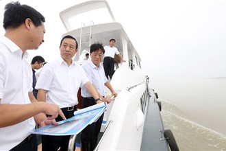 最近，省长的一系列活动，都围绕这一个字展开